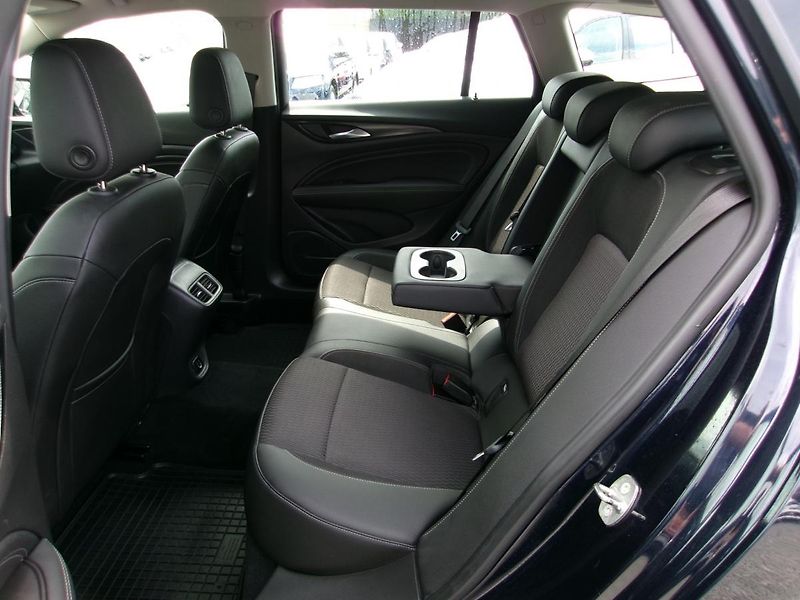 Opel Insignia ST 2.0 Turbo 191kW 4x4 automat - fotka 8 z 43