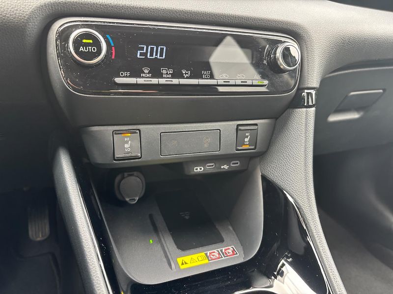 Toyota Yaris 1.5 HSD e-CVT Style - fotka 20 z 27