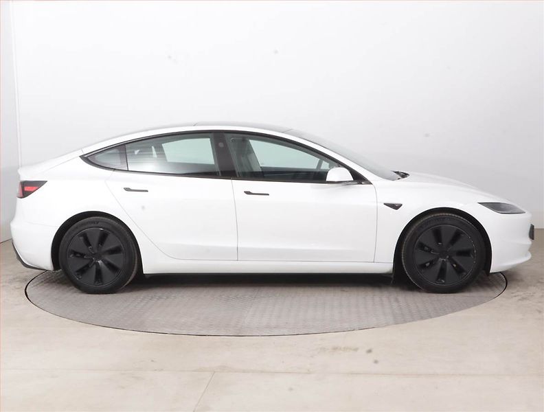 Tesla Model 3 (2024) Standard Range LFP, SoH 96% - fotka 6 z 22