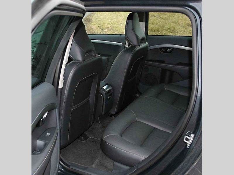 Volvo V70.