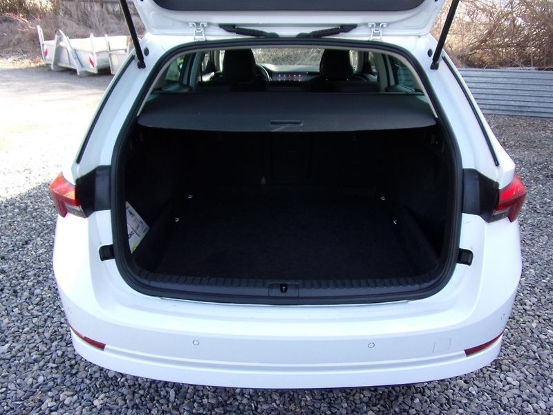 Škoda Octavia 2.0TDi DSG 142 000KM FULL VIRT - fotka 17 z 22