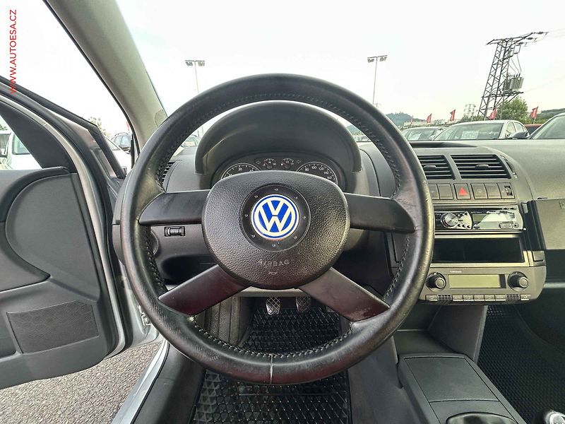 Volkswagen Polo (2002) 1.4 MPi, El. okna - fotka 12 z 15