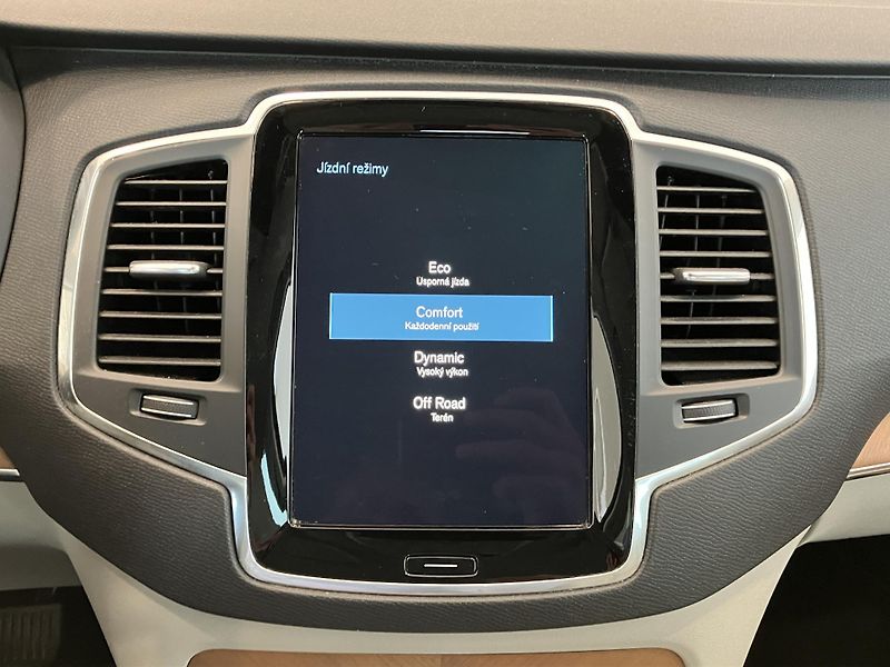 Volvo XC90 B5 AWD Momentum AT8 - fotka 40 z 43