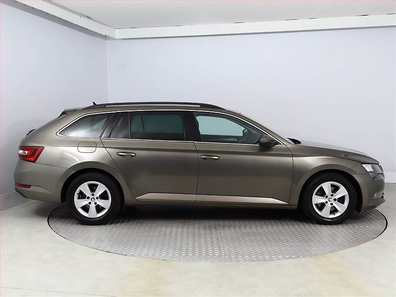 Škoda Superb (2016) 1.6 TDI, Automat - fotka 6 z 21
