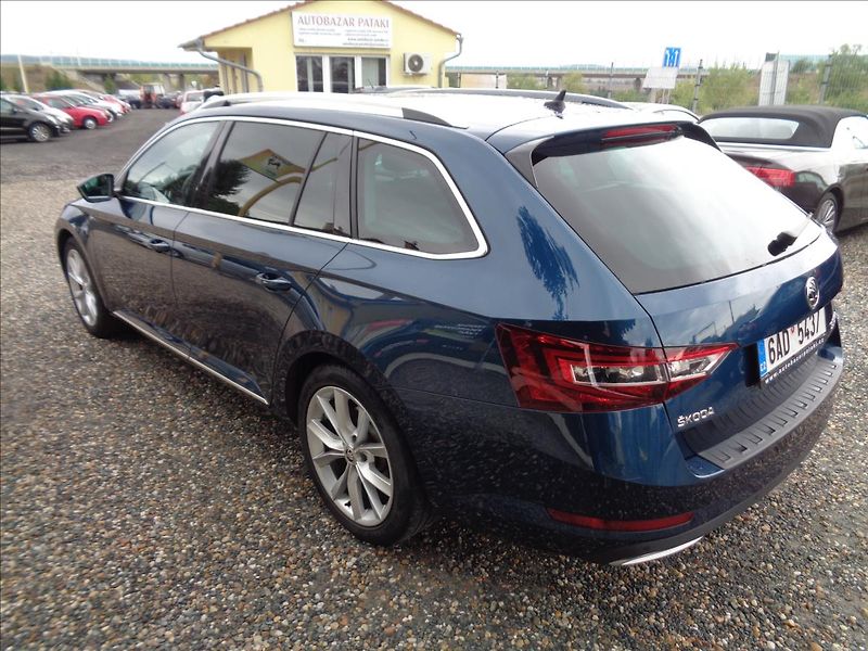 Škoda Superb 2,0 - fotka 5 z 20