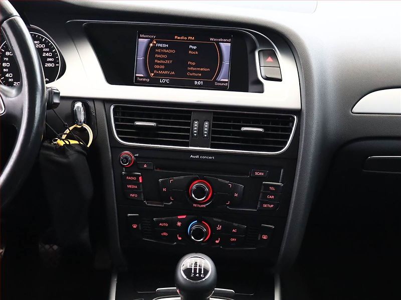 Audi A4 (2012) 2.0 TDI, Xenony, Tempomat - fotka 10 z 16