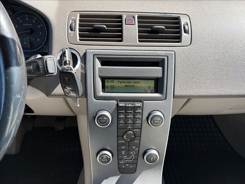 Volvo S40 2,0 i 107 KW MANUAL CZ - fotka 11 z 23
