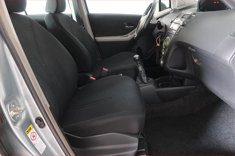 Toyota Yaris (2009) 1.33 Dual VVT-i, Serv.kniha - fotka 9 z 18