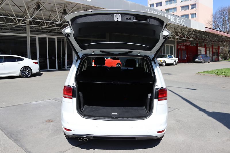 Volkswagen Touran 2.0TDI DSG 110kW - fotka 40 z 50