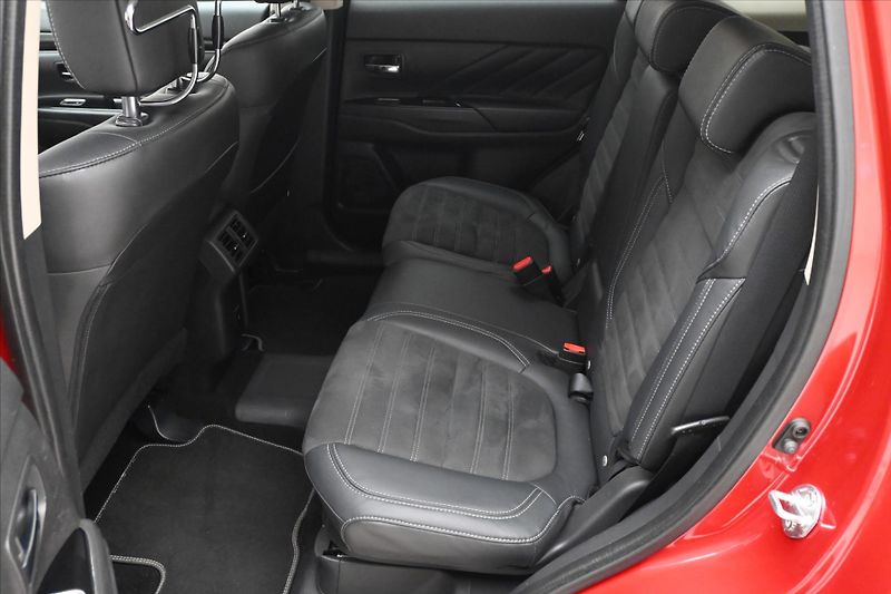 Mitsubishi Outlander 2,4 PHEV Intense+ 4WD Záruka a - fotka 14 z 32