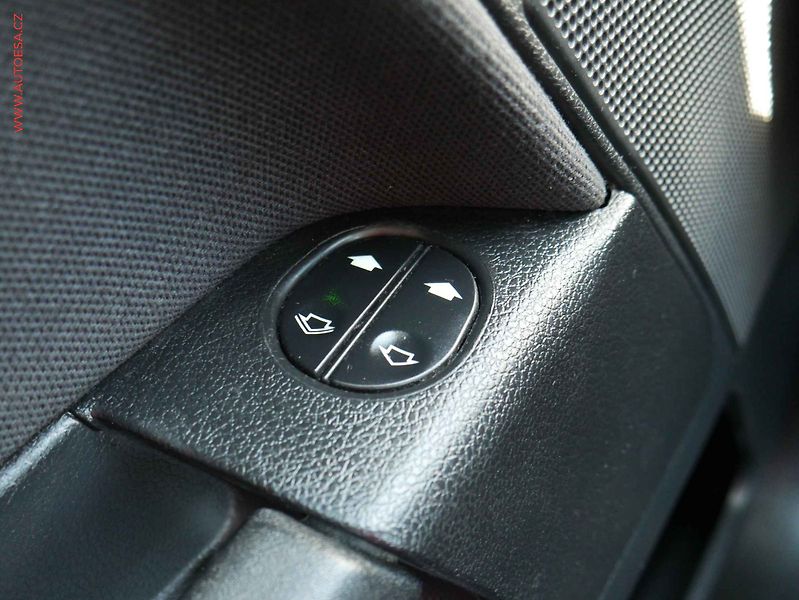 Ford Fusion (2012) 1.4i, ČR, AC, tažné - fotka 11 z 17