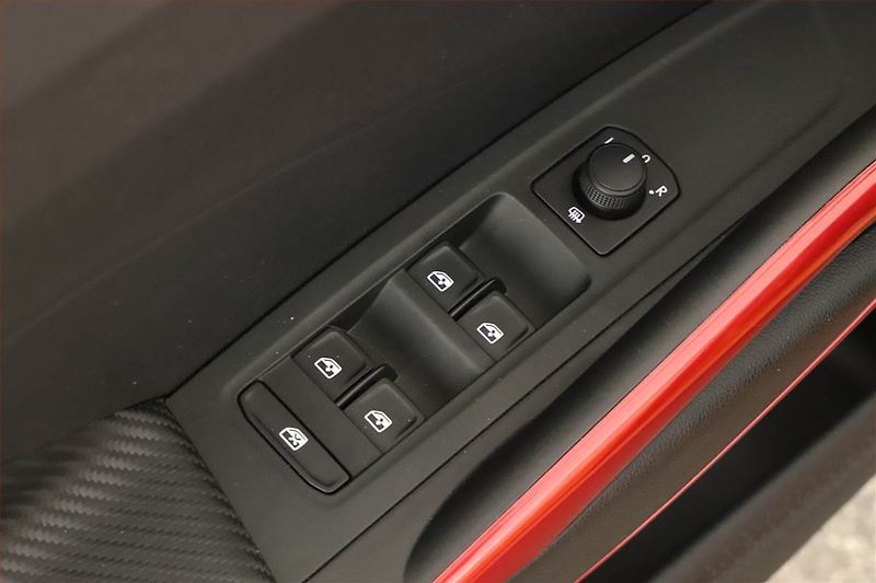 Škoda Fabia (2022) Monte Carlo 1.0 TSI - fotka 10 z 14