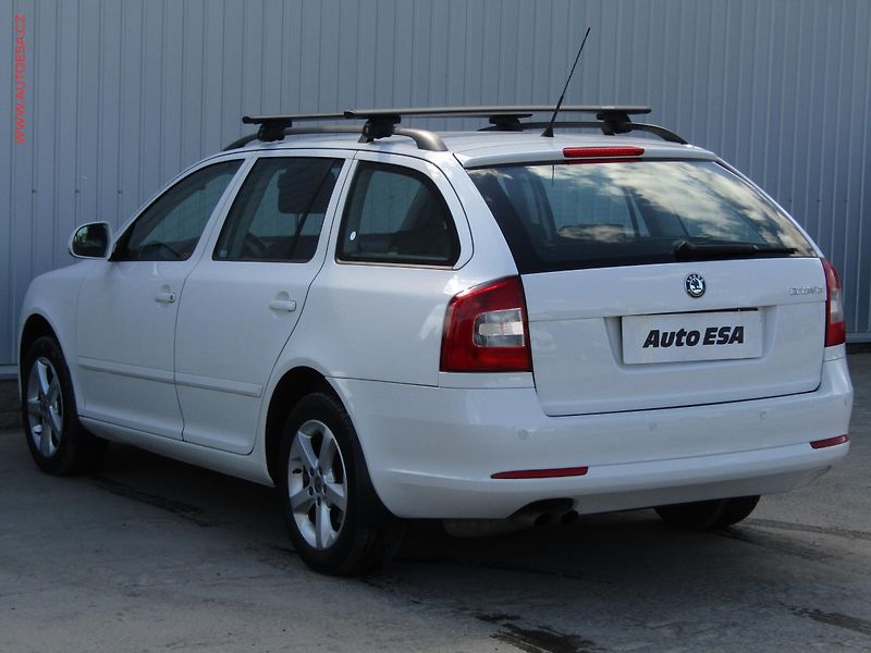 Škoda Octavia (2010) 2.0TDi, ČR, Ambiente - fotka 6 z 16