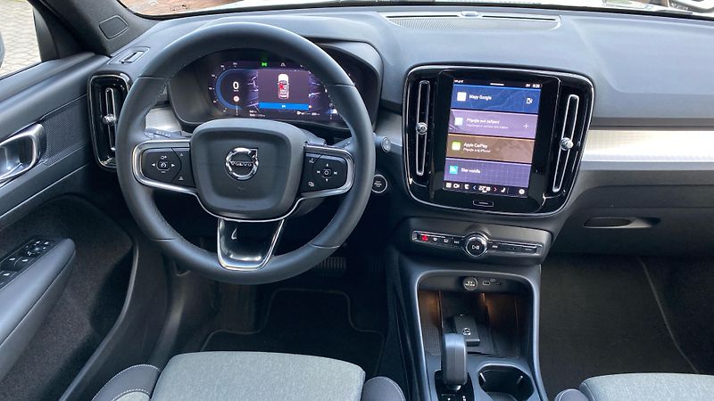 Volvo XC40 CORE, B3 FWD, 120+10 kW / 163+ - fotka 14 z 34