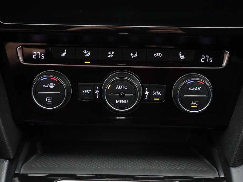 Volkswagen Passat 2,0 TDI 140kW DSG Elegance DPH - fotka 28 z 41