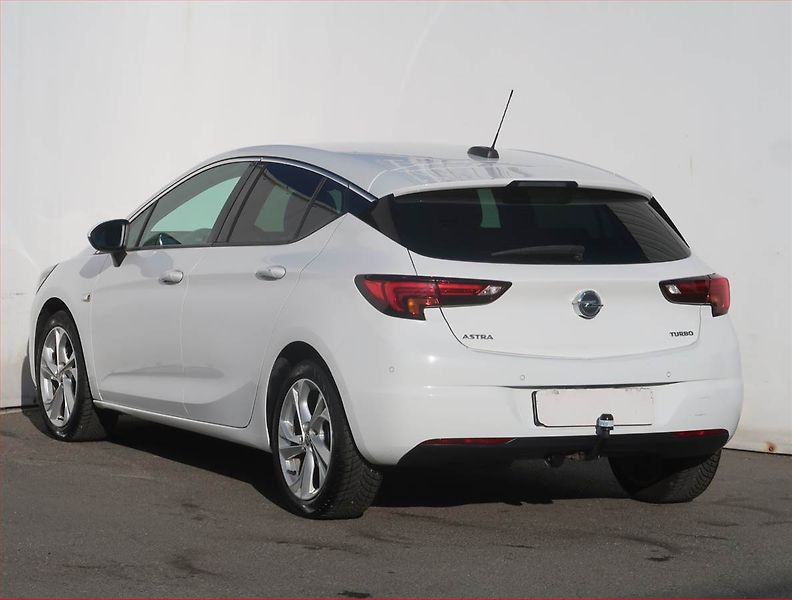 Opel Astra (2016) Innovation 1.4 T, Serv.kniha - fotka 4 z 18