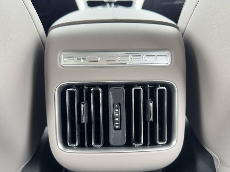 BYD Seal 5 DM-i (2026) Design 1,5 - fotka 28 z 30