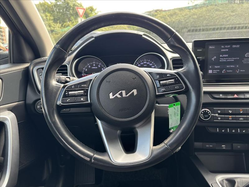 Kia Ceed 1,5 TGDi Spin ZÁRUKA KAMERA - fotka 16 z 35