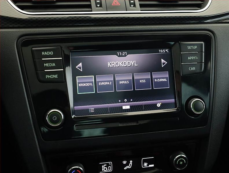 Škoda Rapid (2018) Spaceback 1.0 TSI, Xenony - fotka 13 z 19
