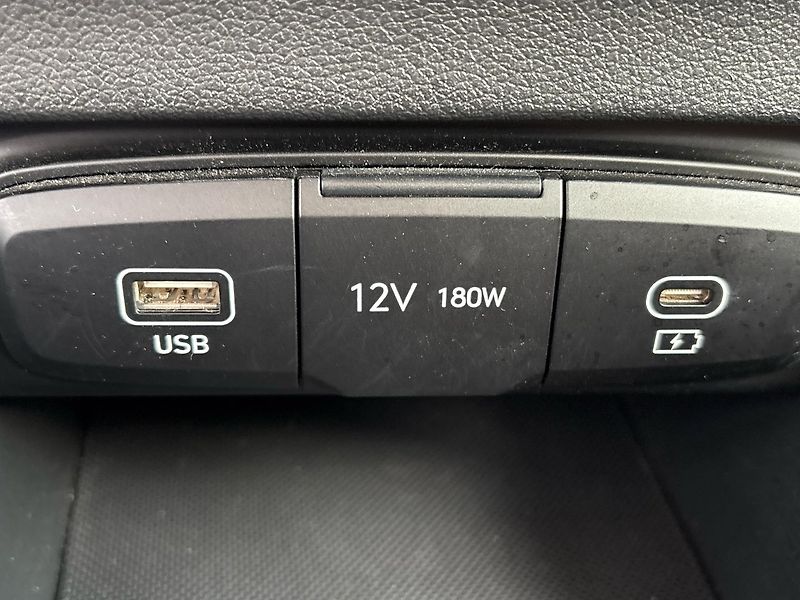 Hyundai Bayon (2024) 1.0 T-GDI Smart - fotka 22 z 23