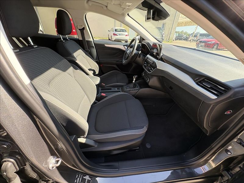 Ford Focus 1,5 TDCi88kW Led,Nav,Kamer,ACC - fotka 35 z 44