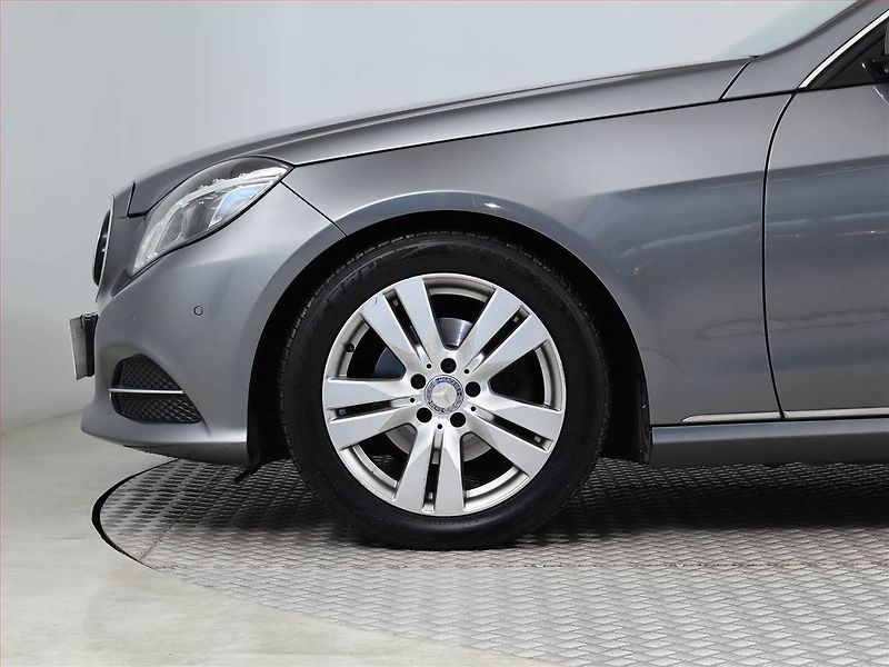Mercedes-Benz Třídy E (2015) E 200 BlueTEC, Automat, Kůže - fotka 13 z 20