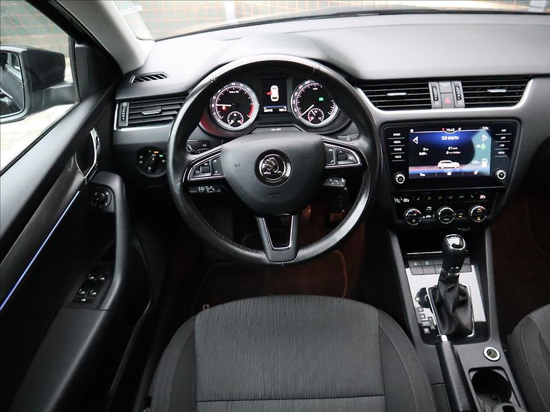 Škoda Octavia 2,0 TDi DSG Style ACC LED - fotka 9 z 41