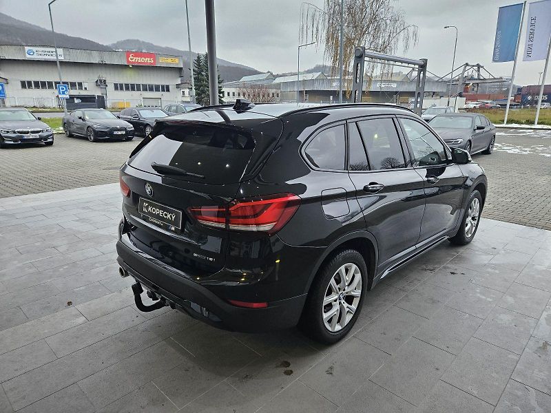 BMW X1 (2021) sDrive18i - fotka 6 z 12