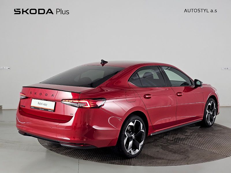 Škoda Superb (2025) 1.5PHEV 205k SPORTLINE - fotka 2 z 35