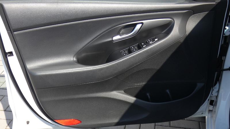 Hyundai i30 Kombi 1,0 T-GDI Trikolor - fotka 8 z 24