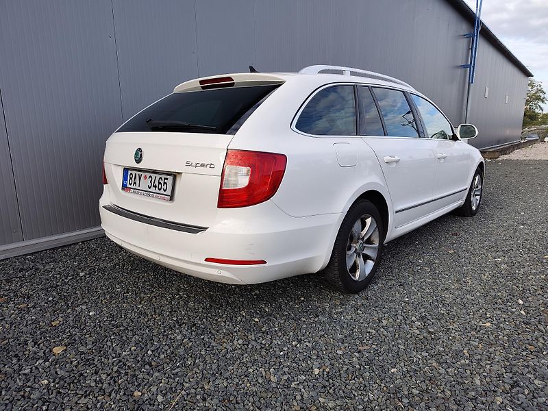 Škoda Superb - fotka 6 z 18