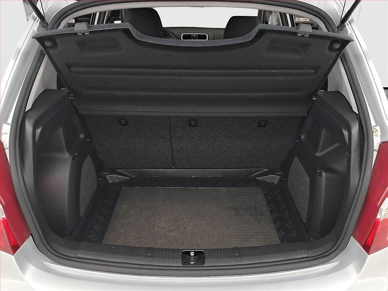 Škoda Fabia (2008) 1.4 16V - fotka 14 z 16