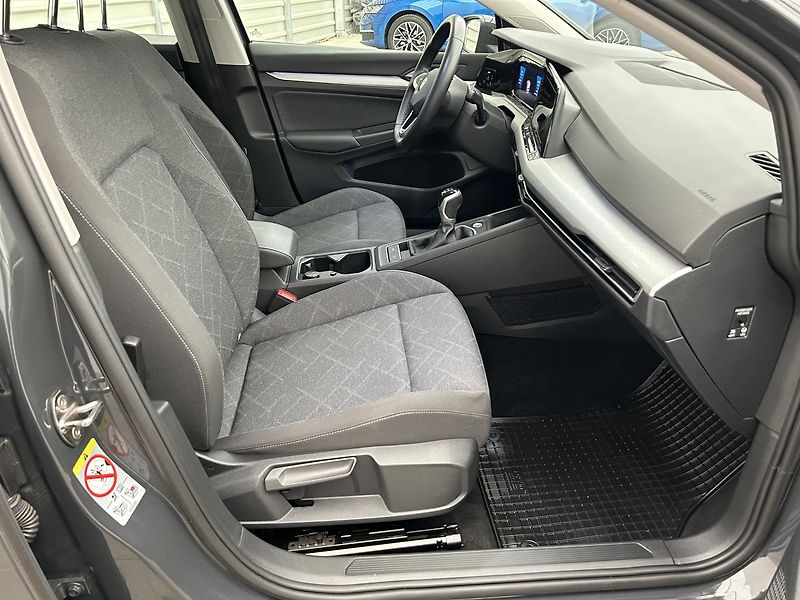 Volkswagen Golf 1.0 TSI Life - fotka 23 z 25