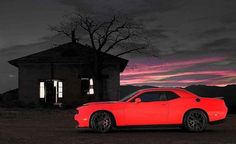 Dodge Challenger SRT Hellcat.