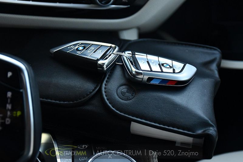 BMW Řada 5 520d - fotka 37 z 58