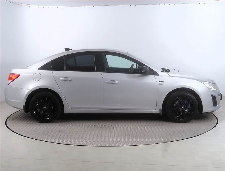 Chevrolet Cruze (2010) 2.0 VCDi, Tempomat - fotka 6 z 14