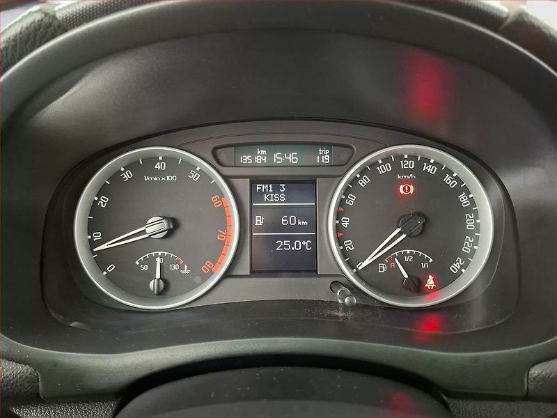 Škoda Fabia (2008) 1.6 16V, nová STK - fotka 11 z 13