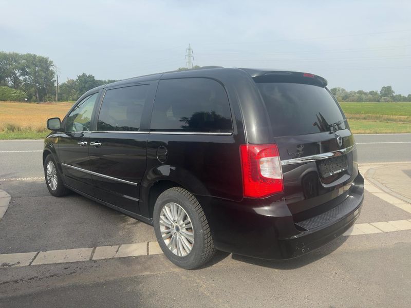 Lancia Voyager (2012)  Town 3,6 DVD Navi 2012 - fotka 3 z 20