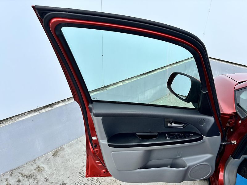 Suzuki SX4 (2007) 1.6 VVT 79KW 4x4 - fotka 16 z 26