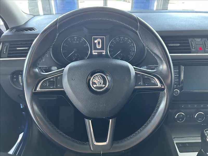 Škoda Octavia 1,8   TSI 132kW,STYLE,2.MAJITE - fotka 12 z 24