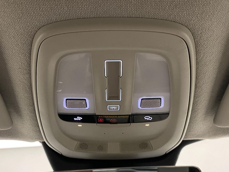 Volvo XC40 B4 DARK ULTRA AUT CZ - fotka 31 z 60
