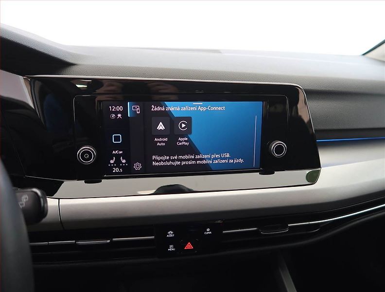Volkswagen Golf (2024) Life 1.5 eTSI, digi klima - fotka 16 z 23