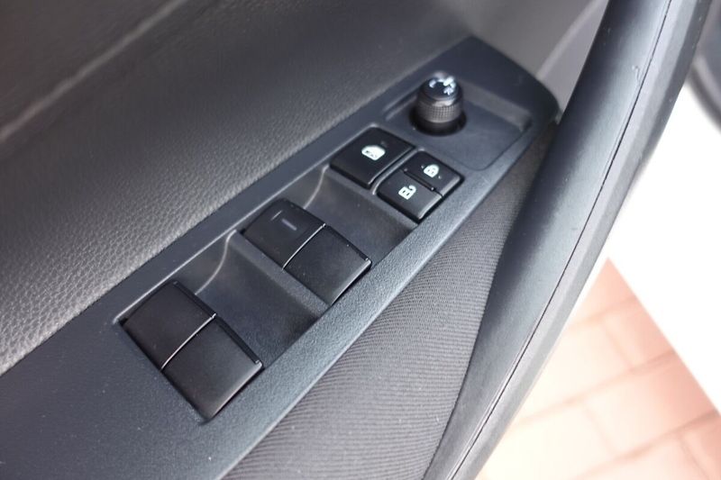 Toyota Corolla 1,8 HEV Active Business TS - fotka 9 z 28