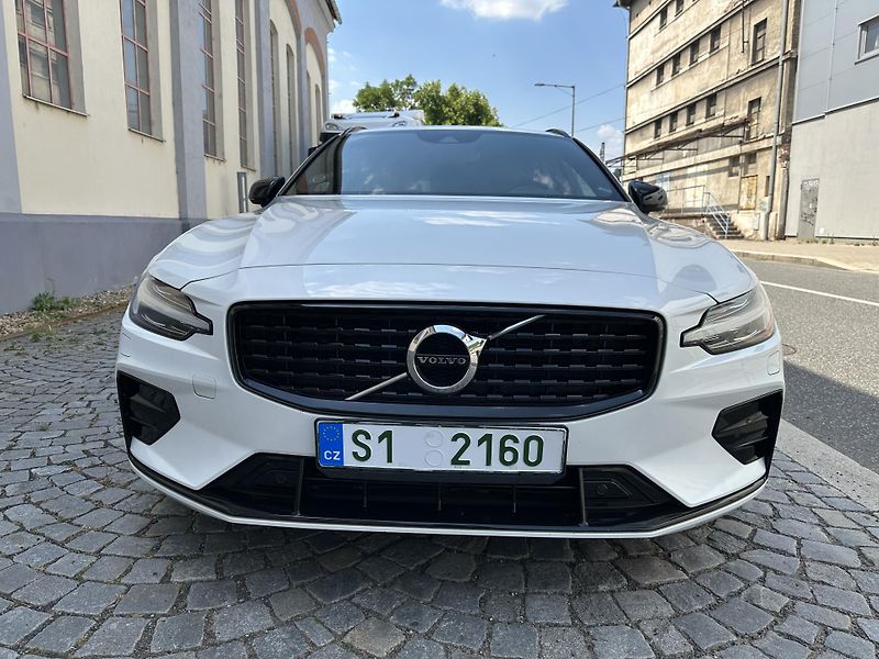 Volvo V60 B4 2,0 145 KW R design - fotka 5 z 18