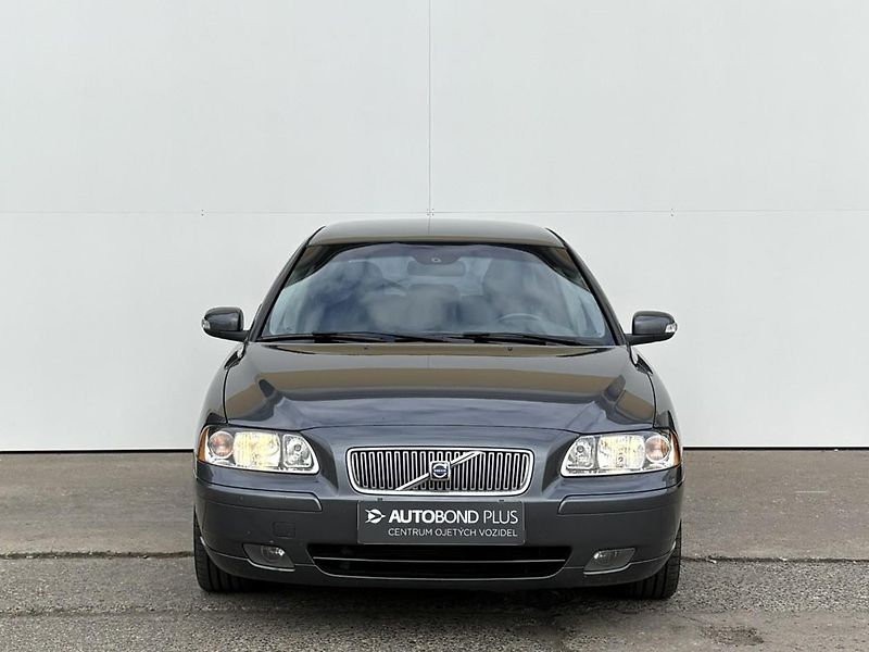 Volvo V70 2.4 D5 136kW AT - fotka 4 z 18