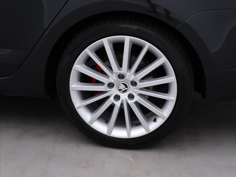 Škoda Octavia RS 2,0 TDI 135kW DSG LED 1.Maj - fotka 20 z 27