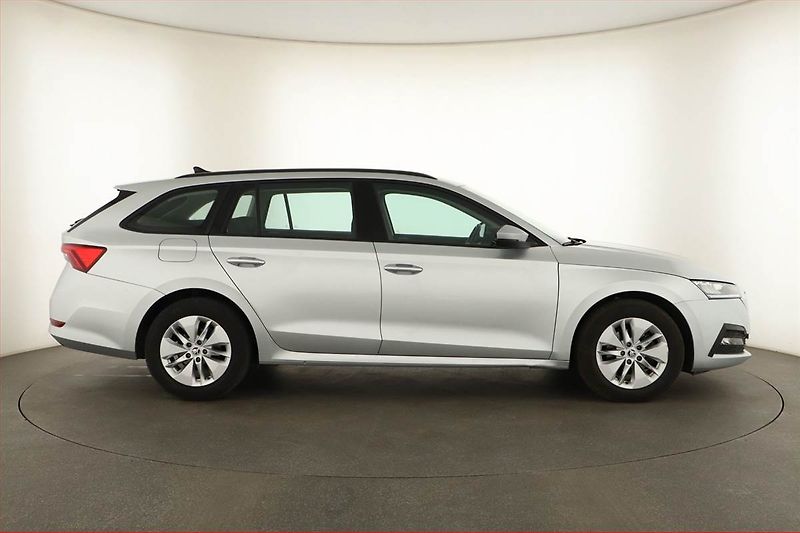 Škoda Octavia (2023) Ambition 2.0 TDI, ČR,1.maj - fotka 6 z 17