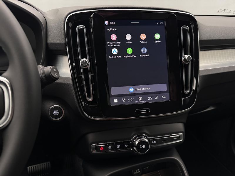 Volvo XC40 (2026) B3 AUT DARK PLUS - fotka 8 z 23