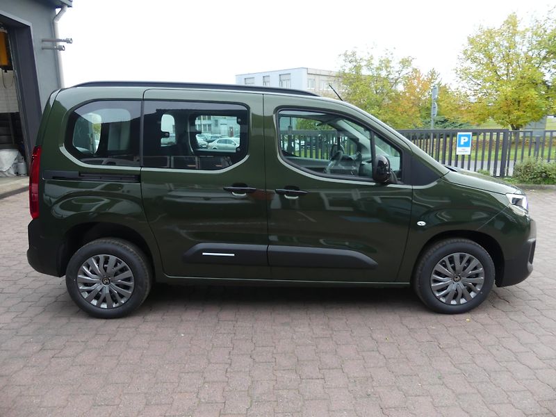 Citroën Berlingo (2026) PLUS PROFI Petrol 110k Manual - fotka 4 z 21