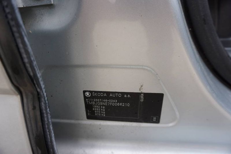 Škoda Octavia (2014) 1,6   nové v ČR - fotka 13 z 25
